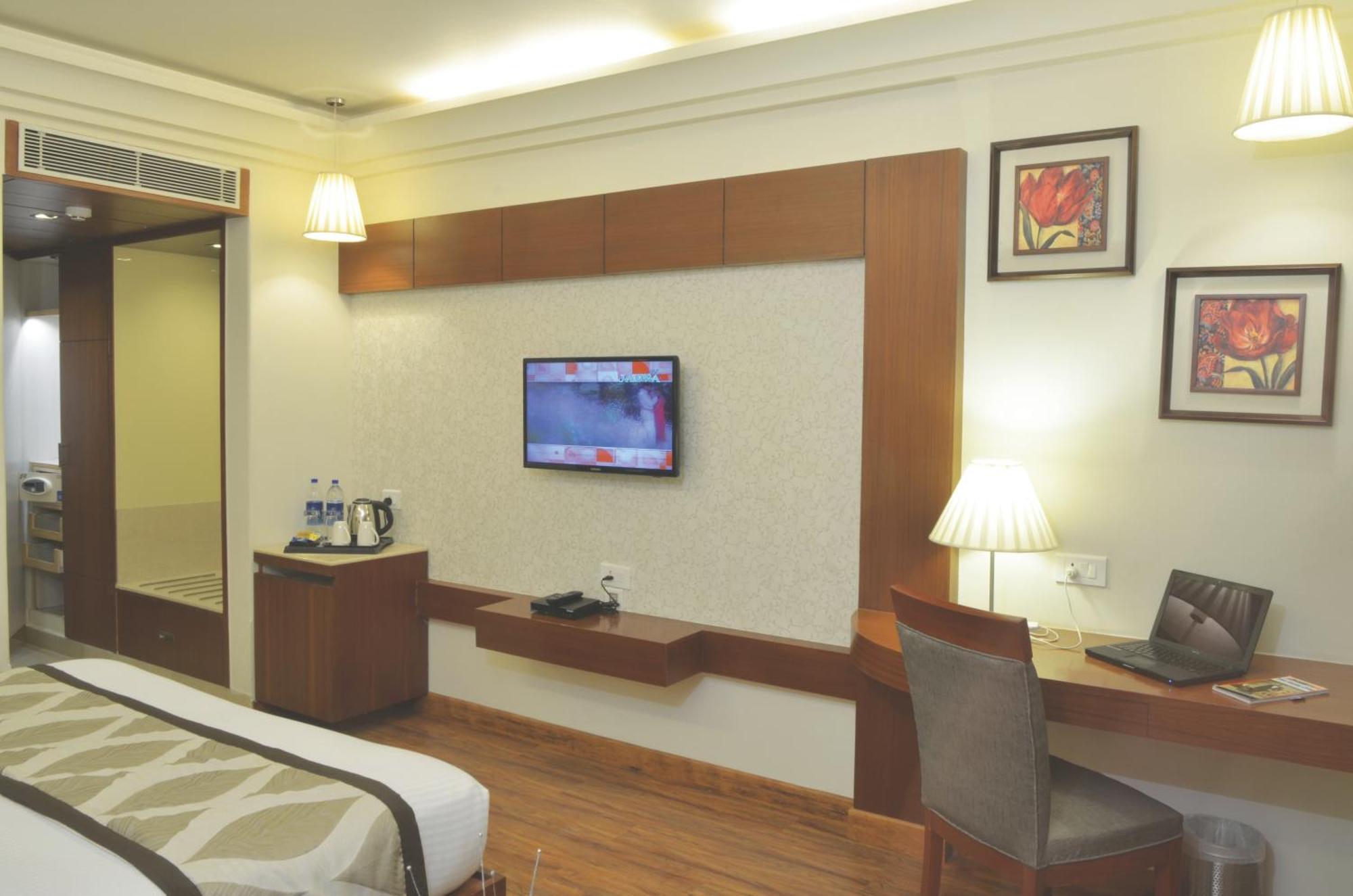 Hotel Regent Grand New Delhi Exterior photo