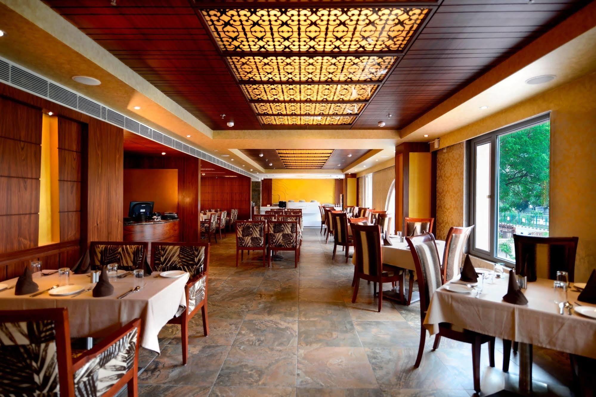 Hotel Regent Grand New Delhi Exterior photo